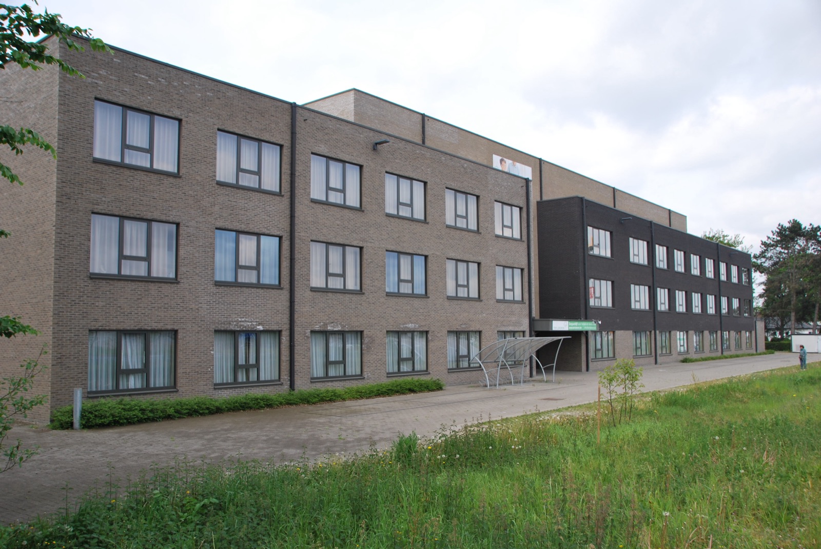Facade Ter Lokeren — twee vleugels met dakopbouw
